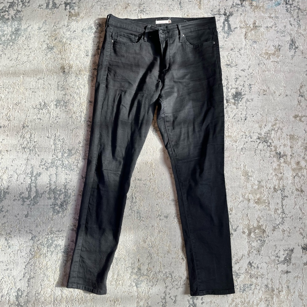 LEVIS Black Jeans